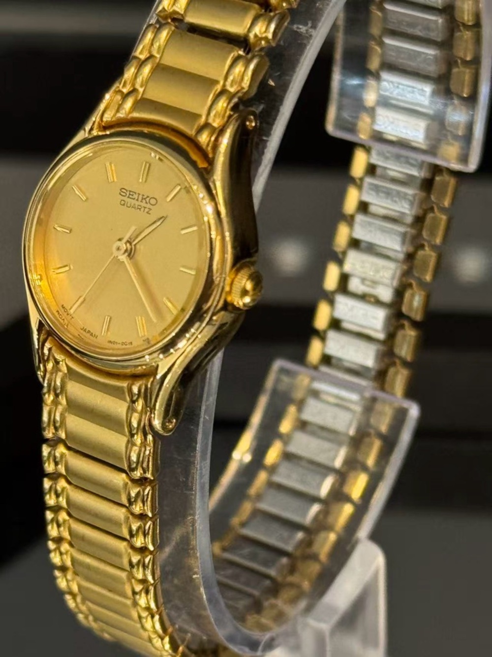 Vintage Seiko Ladies Watch Gold Tone Stretch Band 19mm New Battery Working - Picture 4 of 8